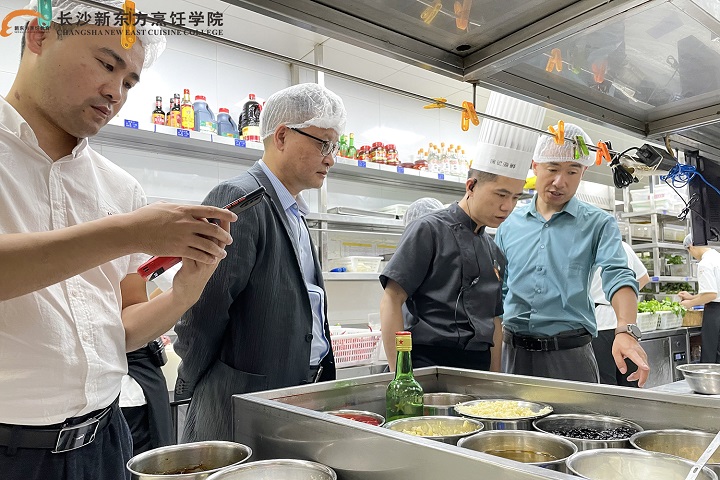 我校領(lǐng)導(dǎo)赴合作企業(yè)參觀考察