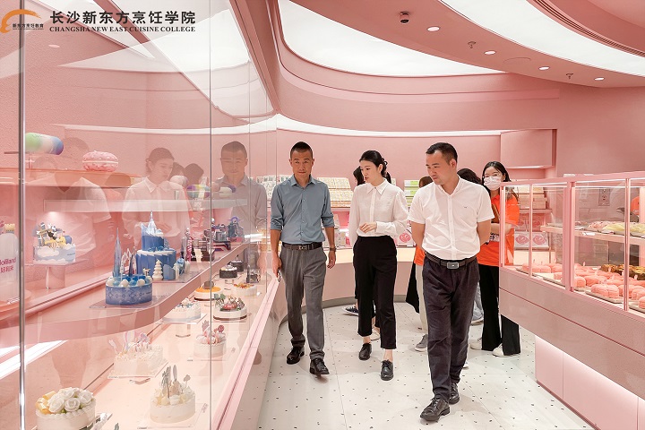 長沙新東方走進(jìn)好利來參觀學(xué)習(xí)