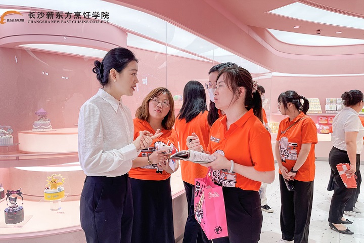 長沙新東方走進(jìn)好利來參觀學(xué)習(xí)
