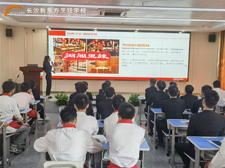 企業(yè)宣講進校園