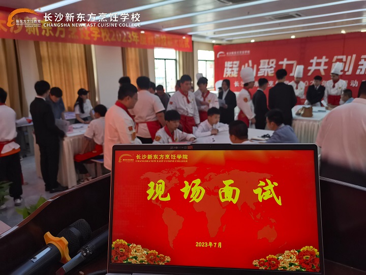 企業(yè)宣講進校園