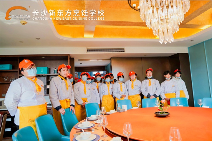 湖南東方高技技工學校師生赴湖南七號湘餐飲管理有限公司參觀交流紀實