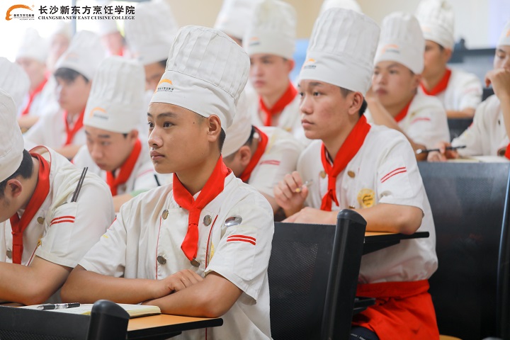 初高中生上職校學技術(shù)